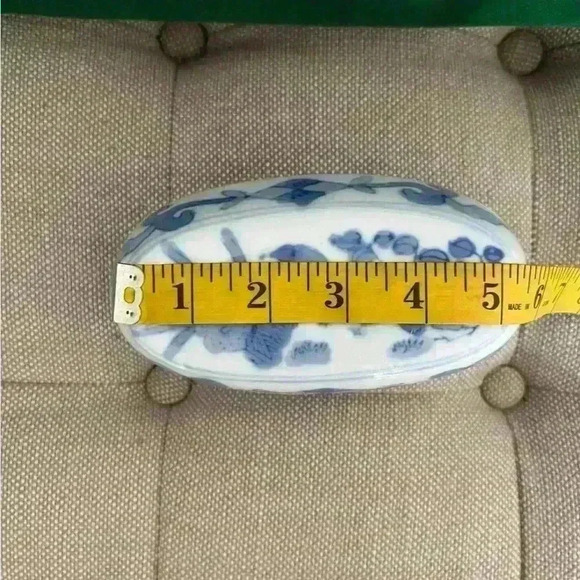 Vintage Blue and White Oval Bird and Floral Motif Trinket Box - Picture 8 of 9